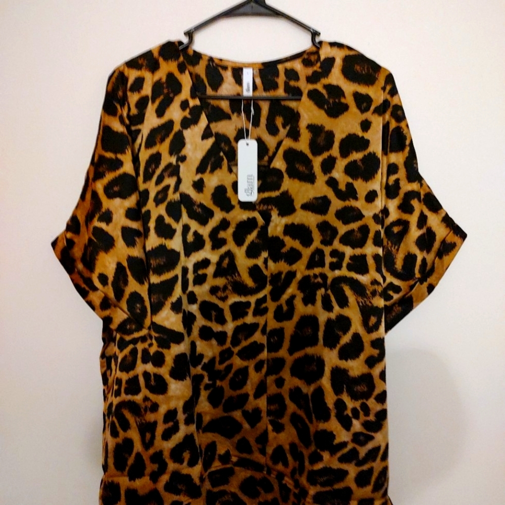 Bar T Boutique, Glam Brand, Overcomer Leopard Hi-Lo Silky Top